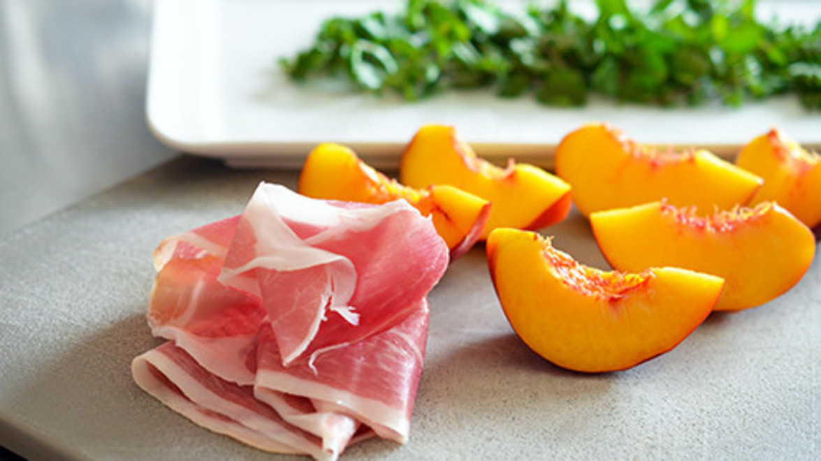 Peach, Prosciutto and Mozzarella Salad